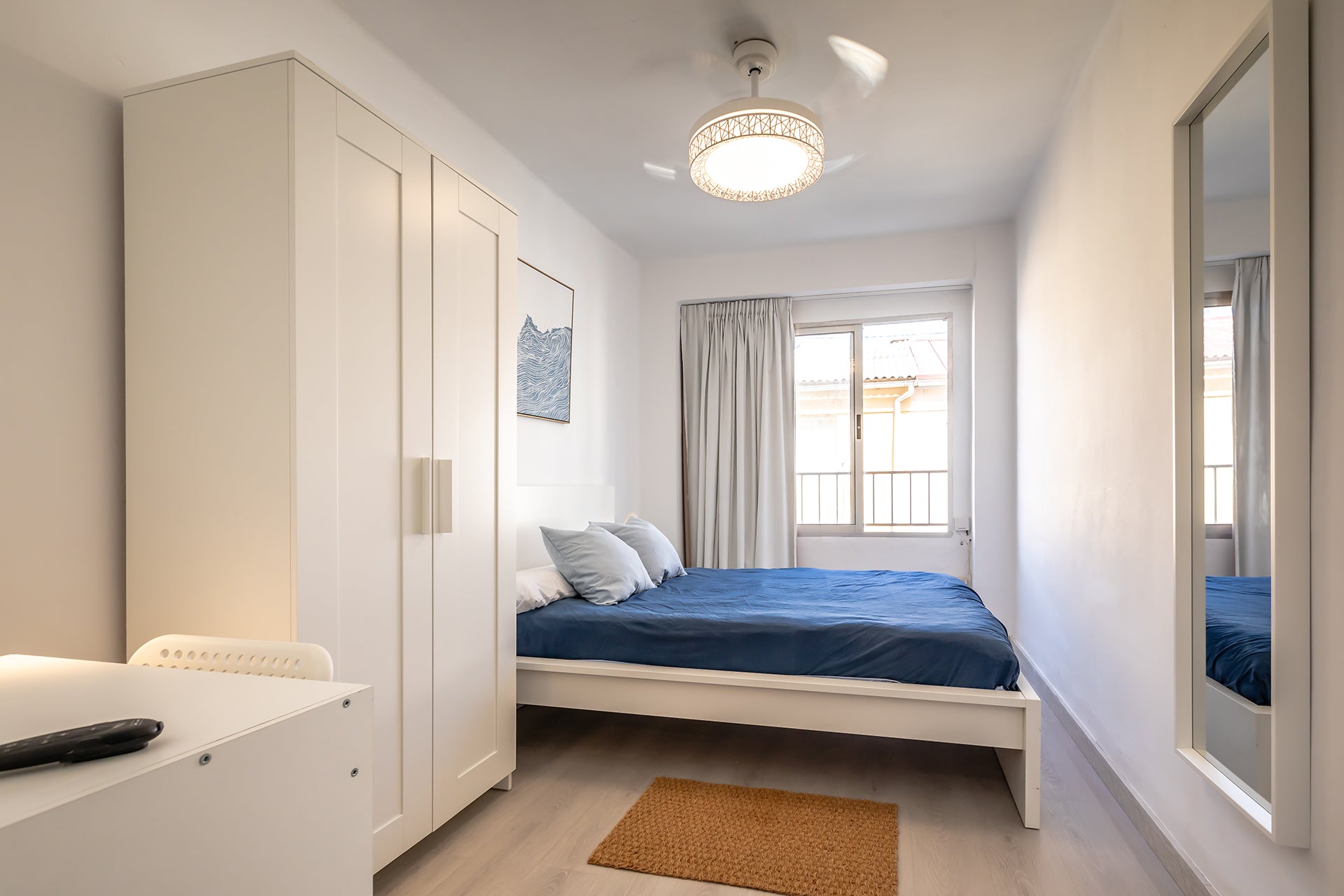 Room 1 in Calle Guillem Escrivà 3