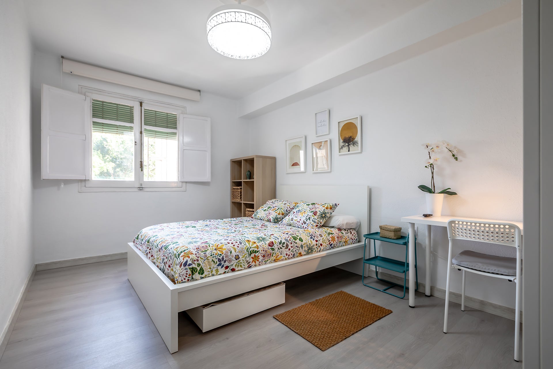 Room 3 in Calle Guillem Escrivà 3