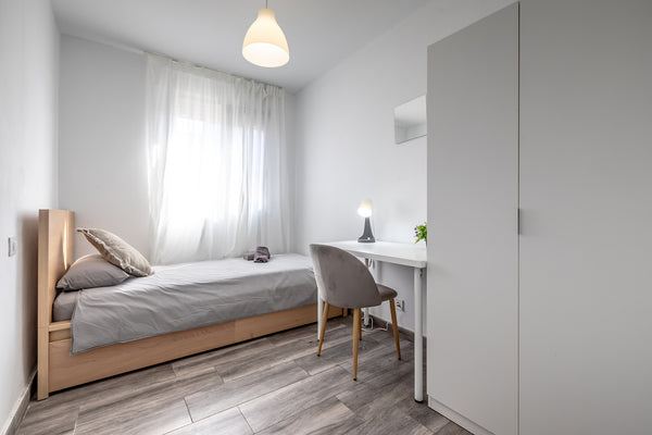 Room 1 in Calle Musico Martin Soler 1