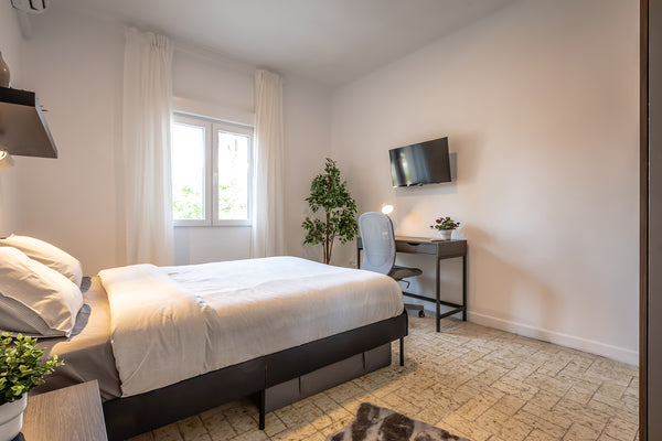 Room 3 in Calle Menorca 11