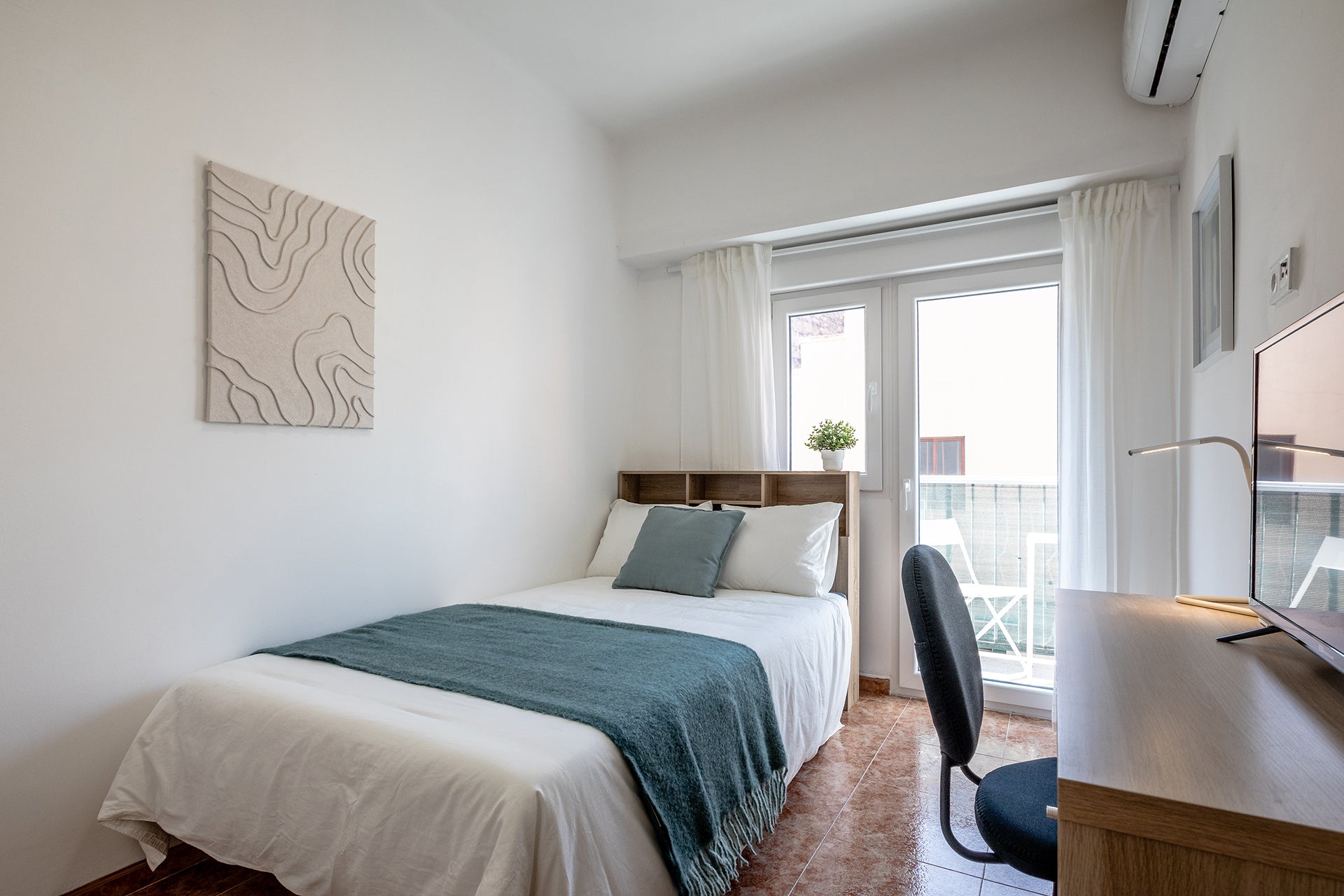 Room 4 in Calle Mendizabal 48