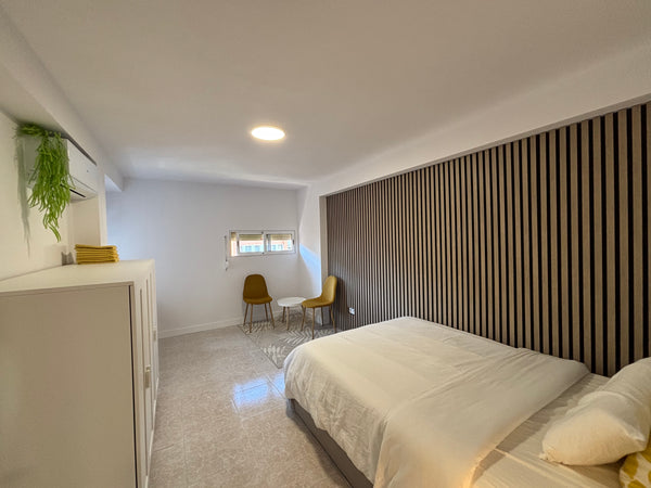 Room 3 in Calle Rodrigo de Pertegas 37