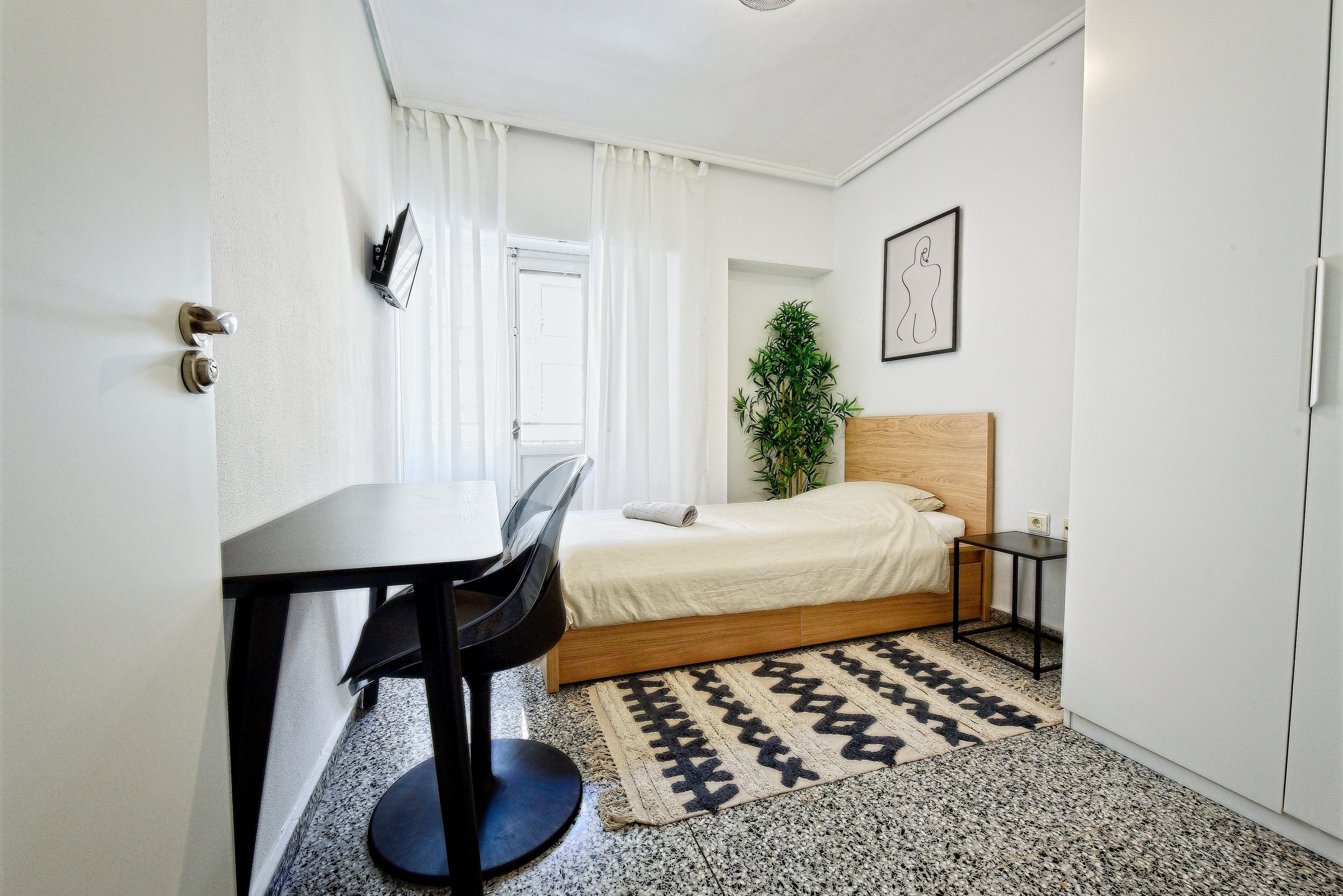 Room 1 in Calle Lerida 33