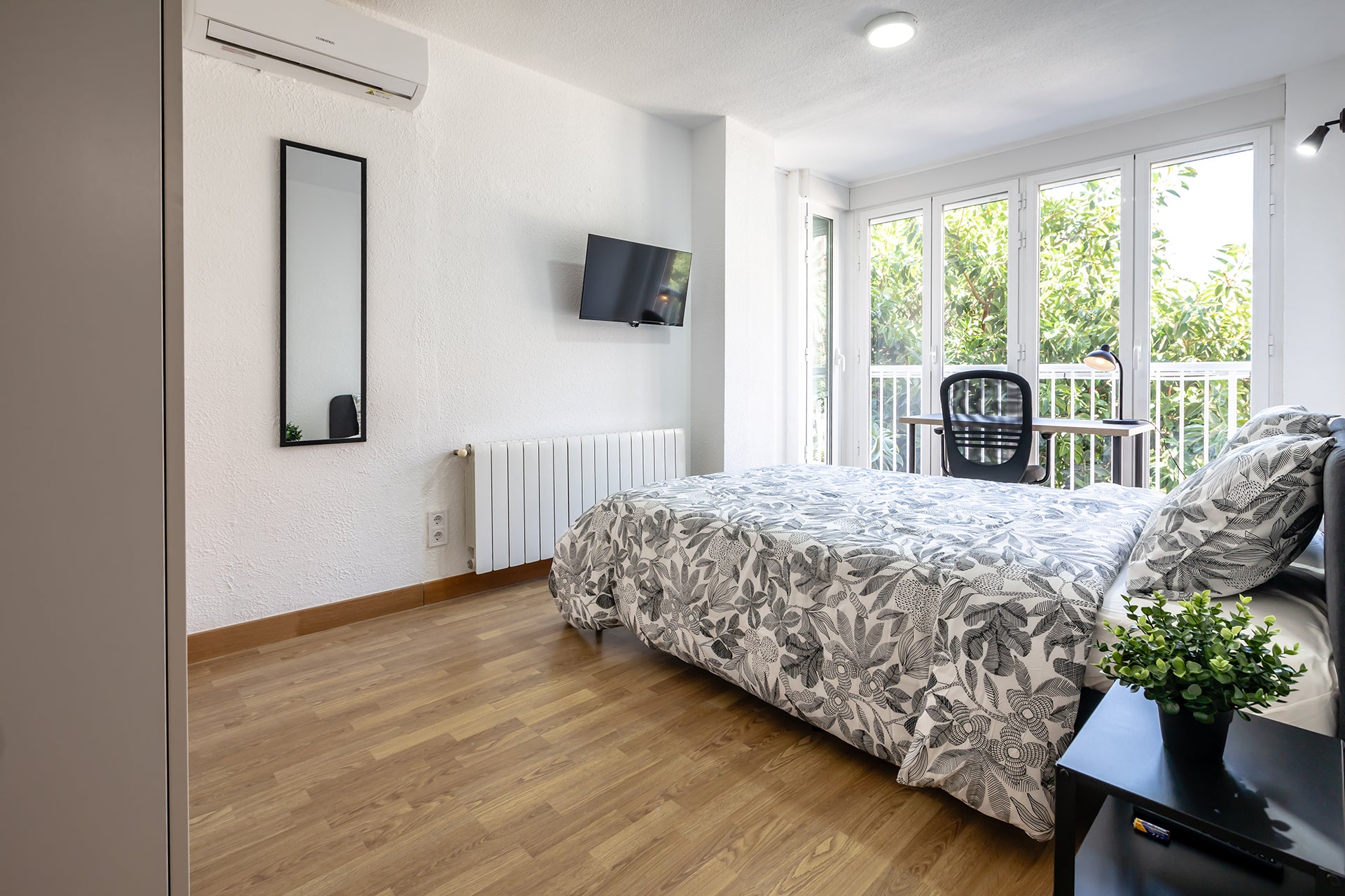 Room 1 in Calle Sant Joan de Déu 41