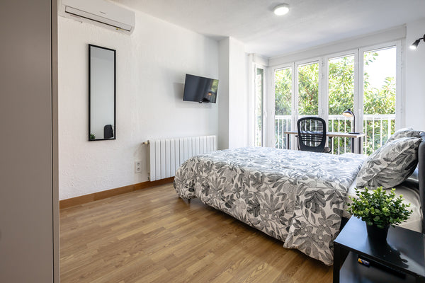 Room 1 in Calle Sant Joan de Déu 41