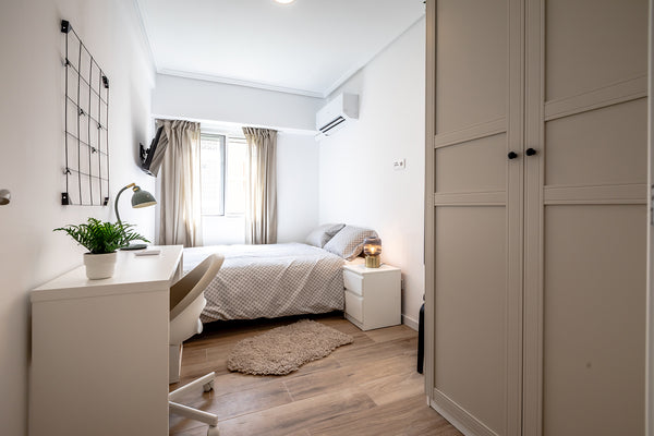 Room 1 in Calle Jose Melia Pigmalion 4