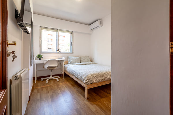 Room 3 in Calle Sant Joan de Déu 41