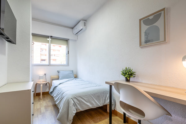 Room 4 in Calle Sant Joan de Déu 41